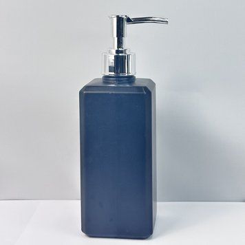 Пластиковый (HDPE) черный флакон &laquo;Квадрат&raquo; 500 мл стандарта 28/410 с серебристым дозатором 2805944-03+2900015 фото